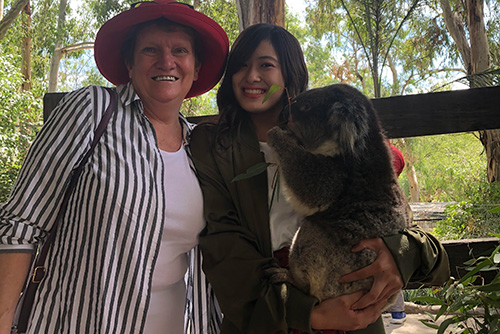 AHN-homestay-host-and-student-with-a-koala